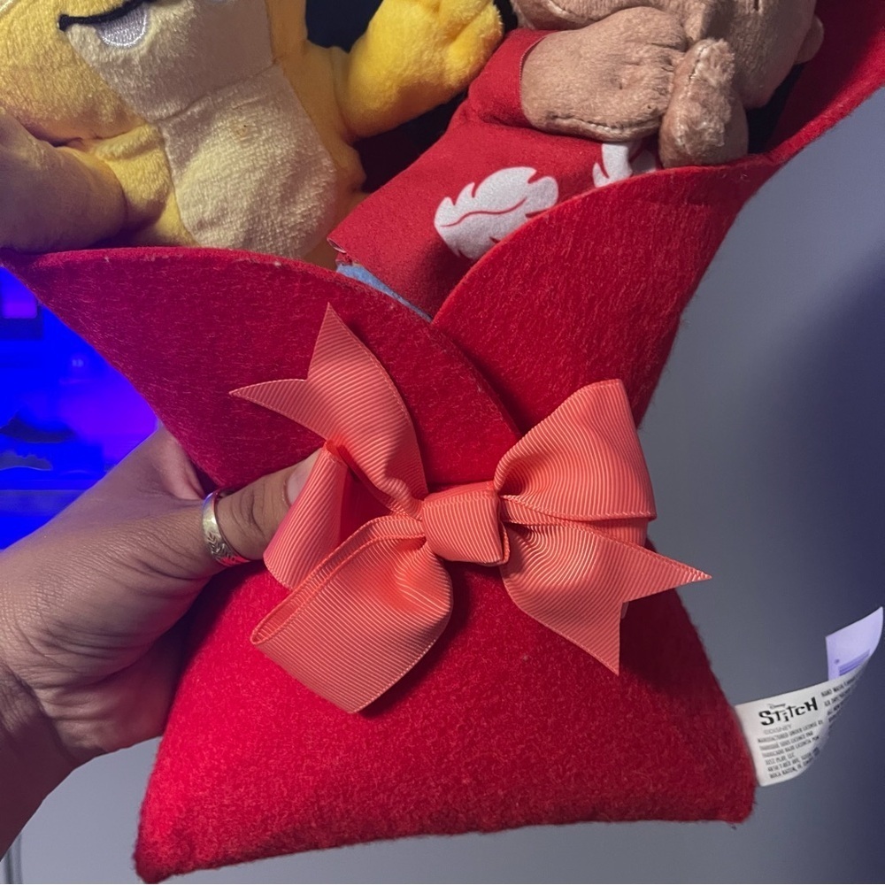 Disney Stitch & Friends Plush Valentine Day Gift Bouquet - Picture 7 of 15